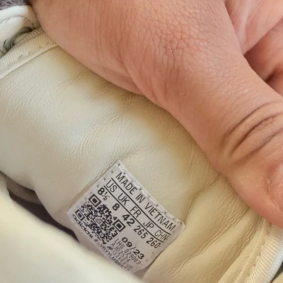 Adidas Black and White Campus Sneakers - Picture 7 of 8